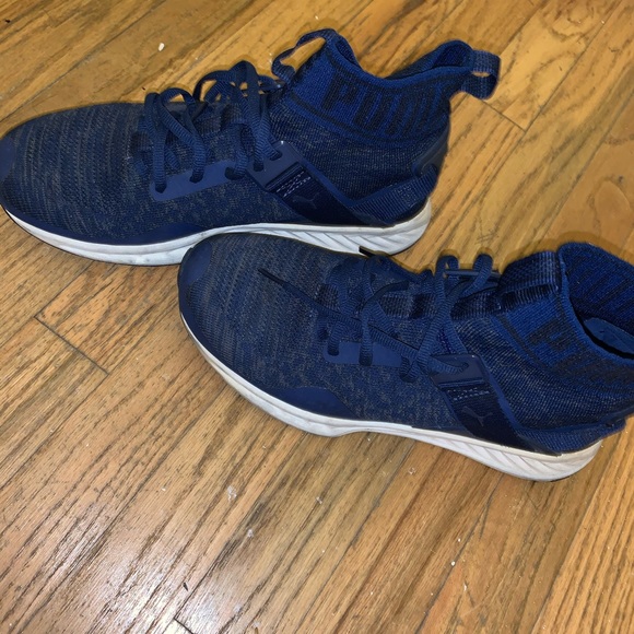 Authentic Puma - Picture 1 of 3